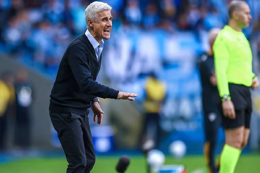Luís Castro colocou Grêmio na meia-final da Taça do Brasil antes de ser demitido Luís Castro colocou Grêmio na meia-final da Taça do Brasil antes de ser demitido