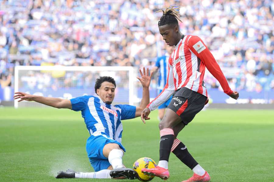Omar El Hilali y Nico Williams 
