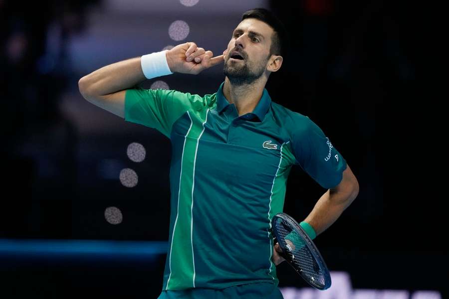 Novak Djokovic sluit zich aan bij Jannik Sinner in de finale van de ATP Finals