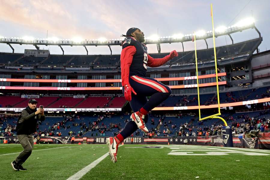 Matthew Judon viert de overwinning van zijn Patriots