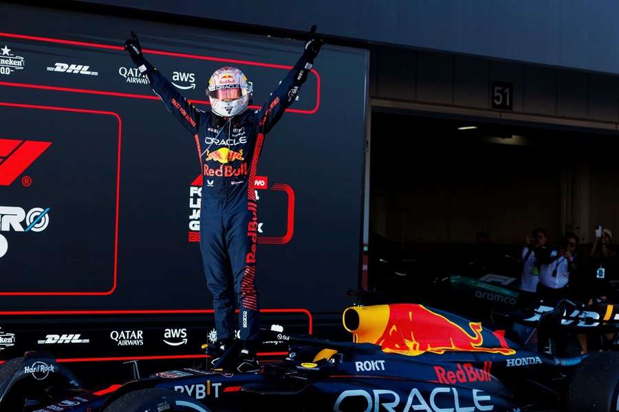 Max Verstappen pe bolidul său Red Bull F1