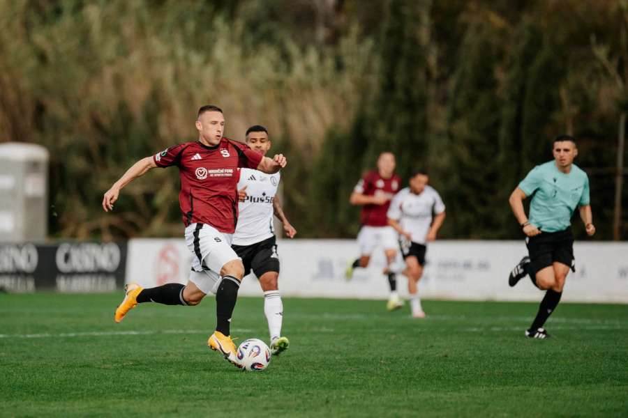 Pavel Kadeřábek v přípravném utkání proti Legii Varšava. Pavel Kadeřábek v přípravném utkání proti Legii Varšava.