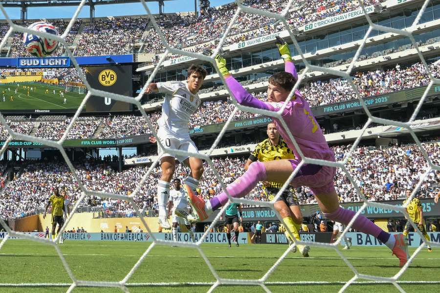 Gonzalo, en el momento en el que marca el 1-0 ante el Borussia Dortmund