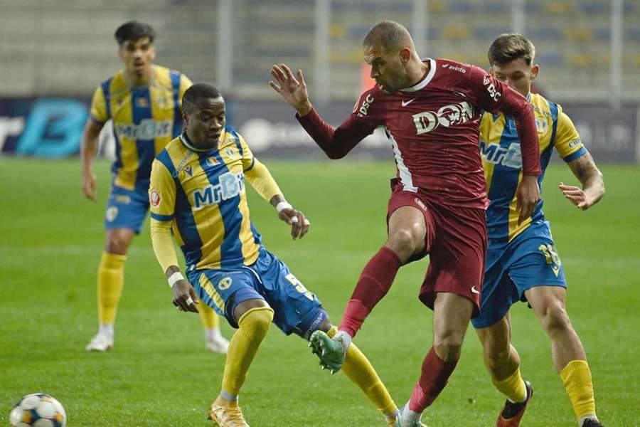 Petrolul și CFR Cluj au primit interzis la transferuri din partea FIFA