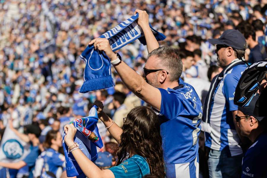 Adeptos do FC Porto no apoio à equipa
