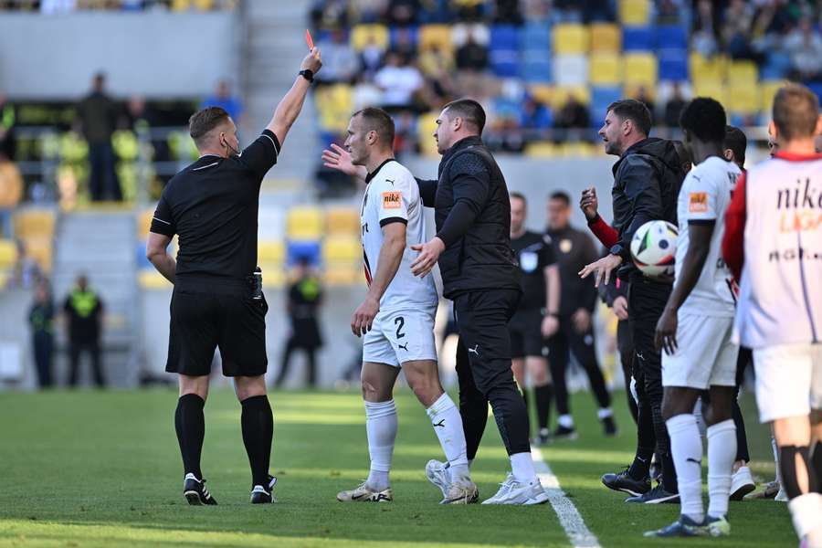 Trnavčania mali vylúčeného jedného hráča, trénera a aj jeho asistenta.