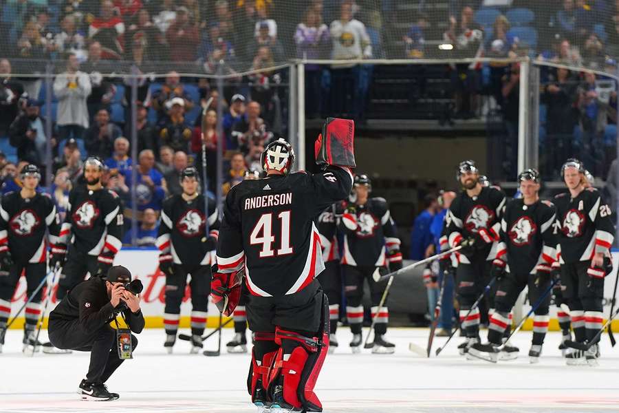 NHL, Colorado espugna Nashville e vince la Central Division per la seconda volta di seguito