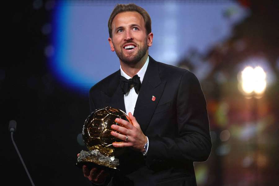 Harry Kane vince il Pallone d'Oro 2026 Harry Kane vince il Pallone d'Oro 2026