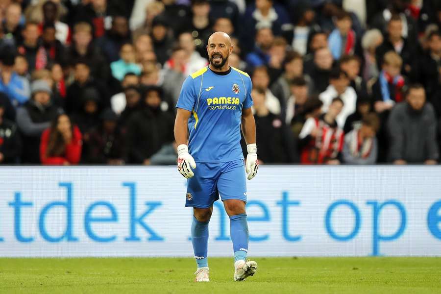 Pepe Reina durante um jogo de pré-época