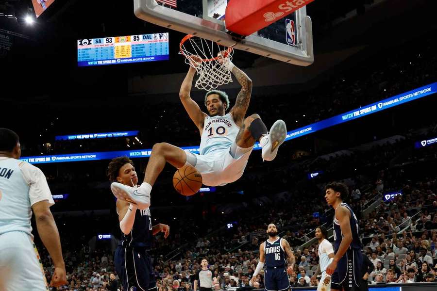 18 punktów Jeremiego Sochana i wygrana San Antonio Spurs z Dallas Mavericks