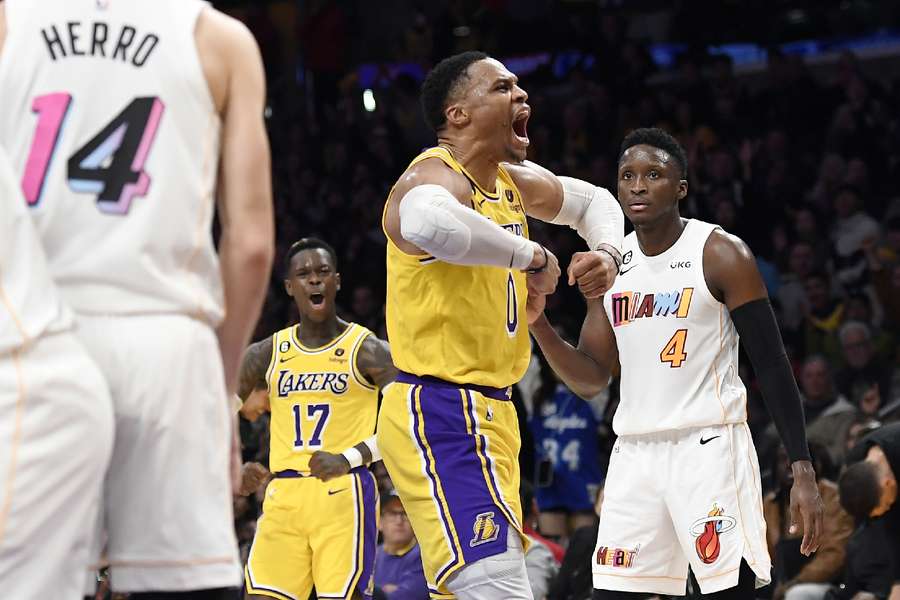 Los Lakers se agigantan contra Miami
