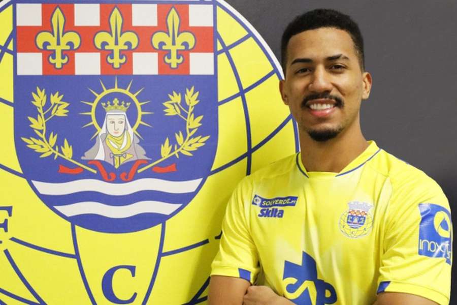 Weverson, lateral-esquerdo do Arouca