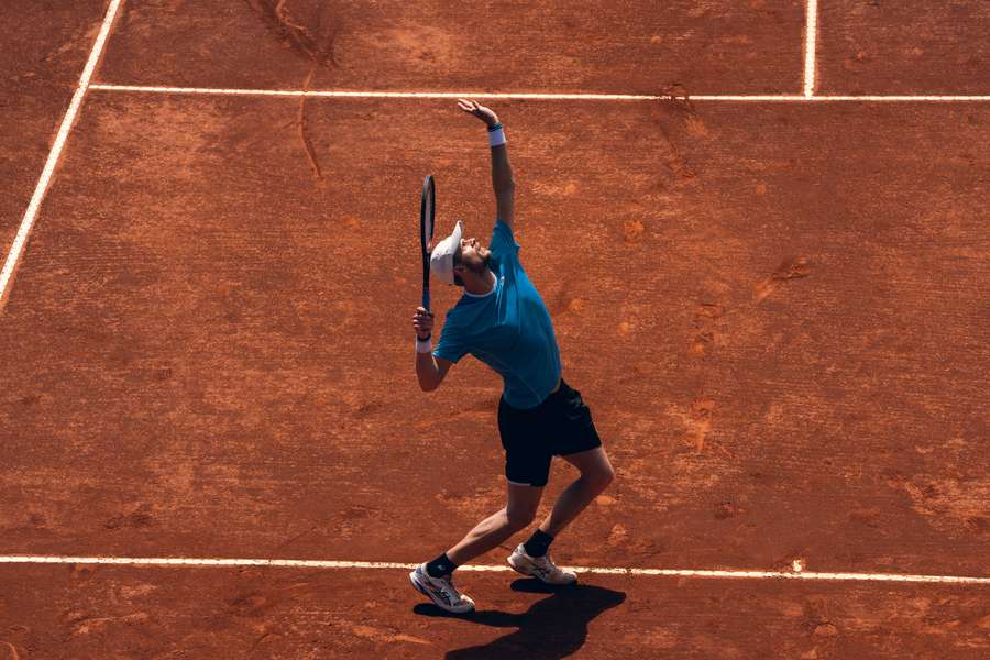 Hanfmann setzte sich trotz Magenprobleme in drei Sätzen durch Hanfmann setzte sich trotz Magenprobleme in drei Sätzen durch