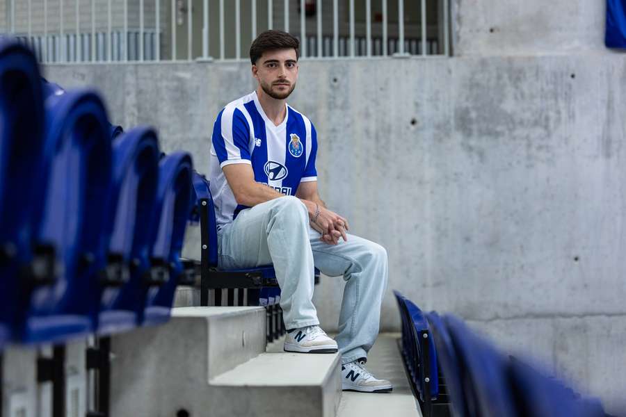 Tiago Correia é o terceiro reforço do FC Porto Tiago Correia é o terceiro reforço do FC Porto