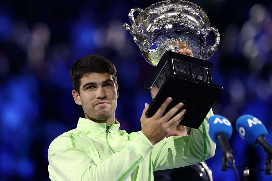Carlos Alcaraz venceu Djokovic em quatro sets na final em Melbourne Carlos Alcaraz venceu Djokovic em quatro sets na final em Melbourne