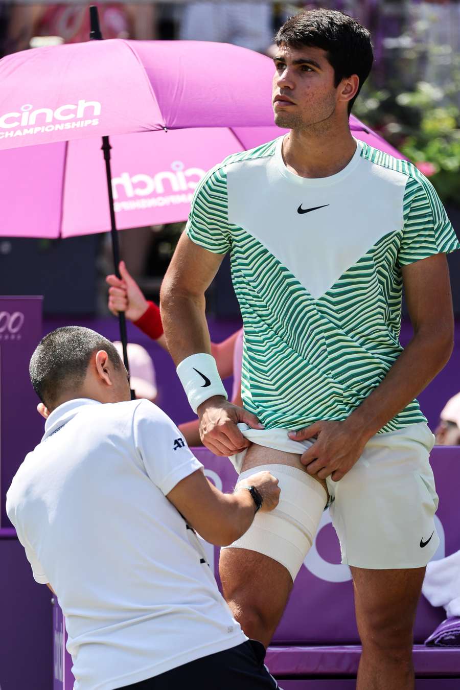 Alcaraz tuvo problemas en el muslo derecho durante la final de Queens