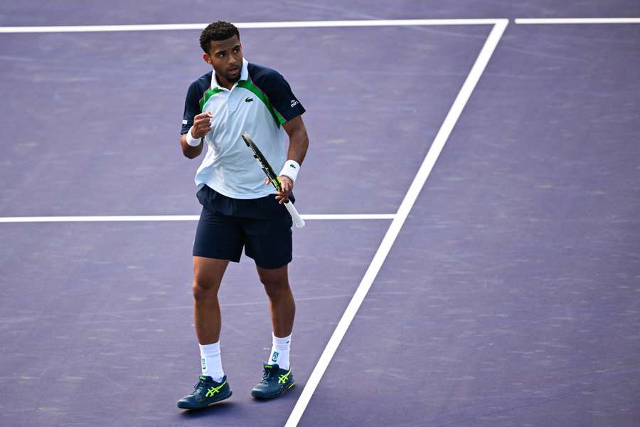 Arthur Fils vai ter de esperar para medir forças com Zverev