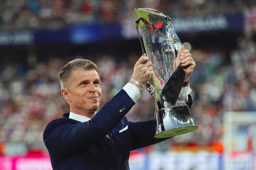 Greško má hráčske skúsenosti s nemeckým futbalom. 