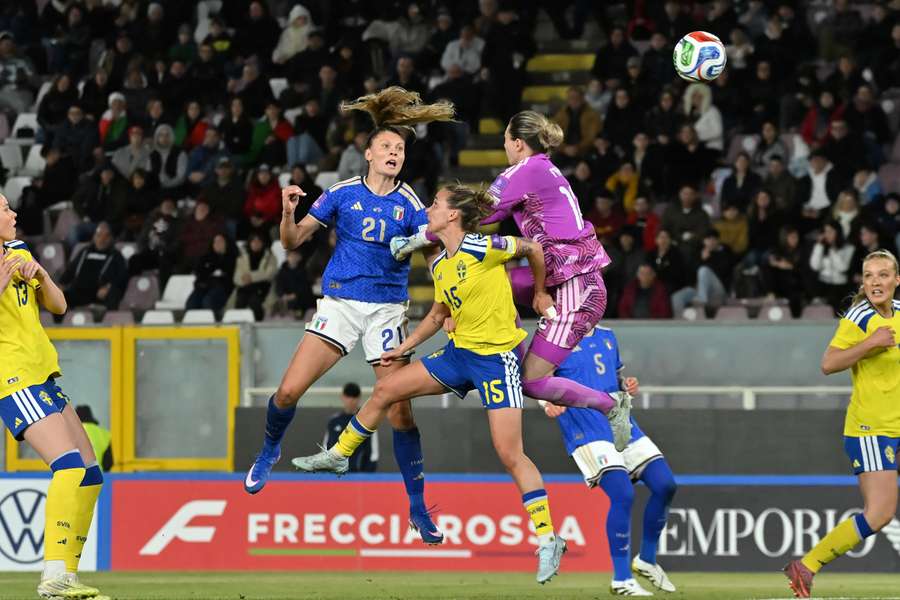 Un'immagine della sconfitta della azzurre contro la Svezia Un'immagine della sconfitta della azzurre contro la Svezia