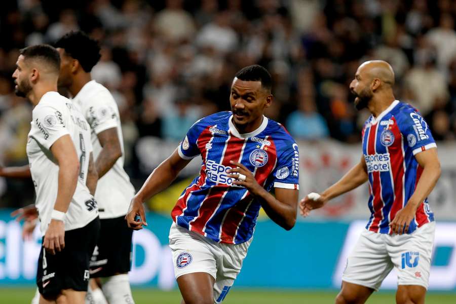 Rezende comemora o primeiro golo do Bahia em São Paulo