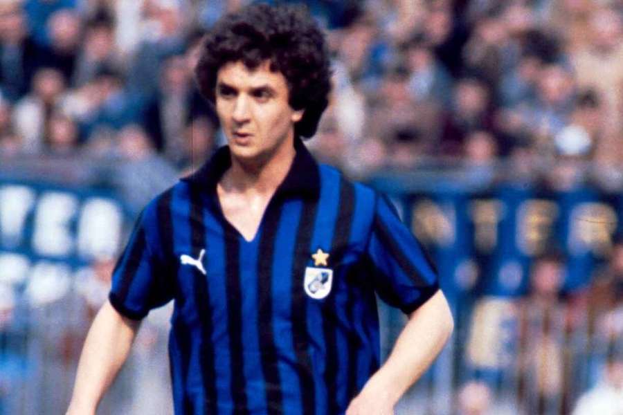 Evaristo Beccalossi con la maglia dell'Inter