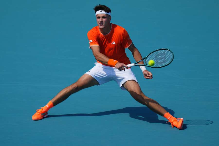 Menšík padl ve třech setech.