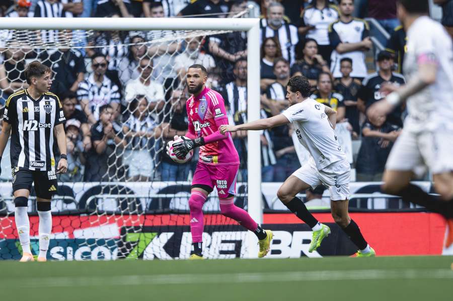 Éverson fez mais uma grande partida pelo Atlético-MG Éverson fez mais uma grande partida pelo Atlético-MG