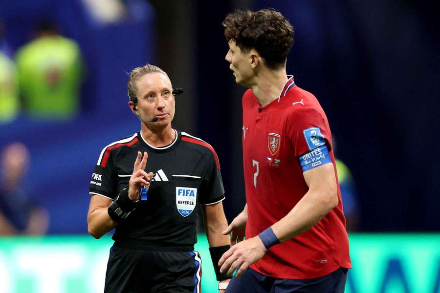 Tori Penso wird das letzte Gruppenspiel Deutschlands gegen Ecuador leiten. Tori Penso wird das letzte Gruppenspiel Deutschlands gegen Ecuador leiten.