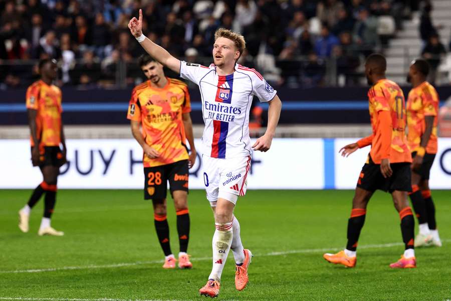 Šulc na hřišti Paříže uspěl dvakrát. Šulc na hřišti Paříže uspěl dvakrát.