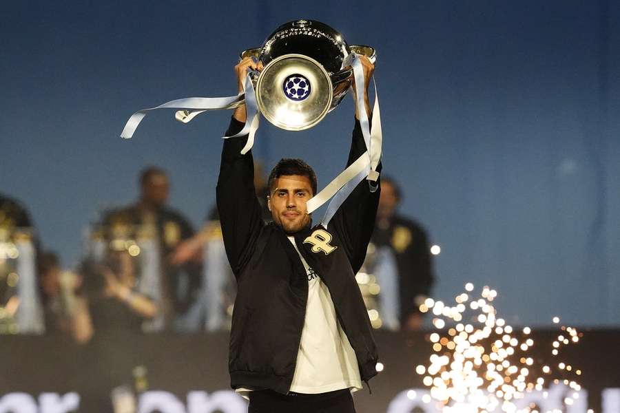 Barcelona vrea să-l „fure” pe Rodri? Barcelona vrea să-l „fure” pe Rodri?