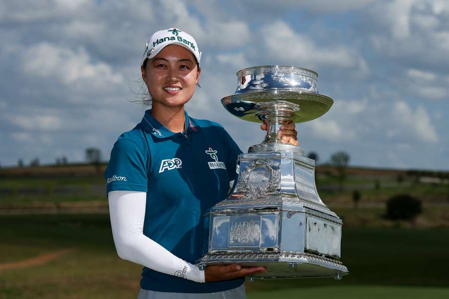 Minjee Lee avec son trophée. Minjee Lee avec son trophée.