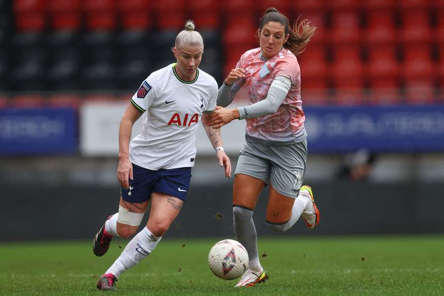 Beth England in action for Tottenham Hotspur