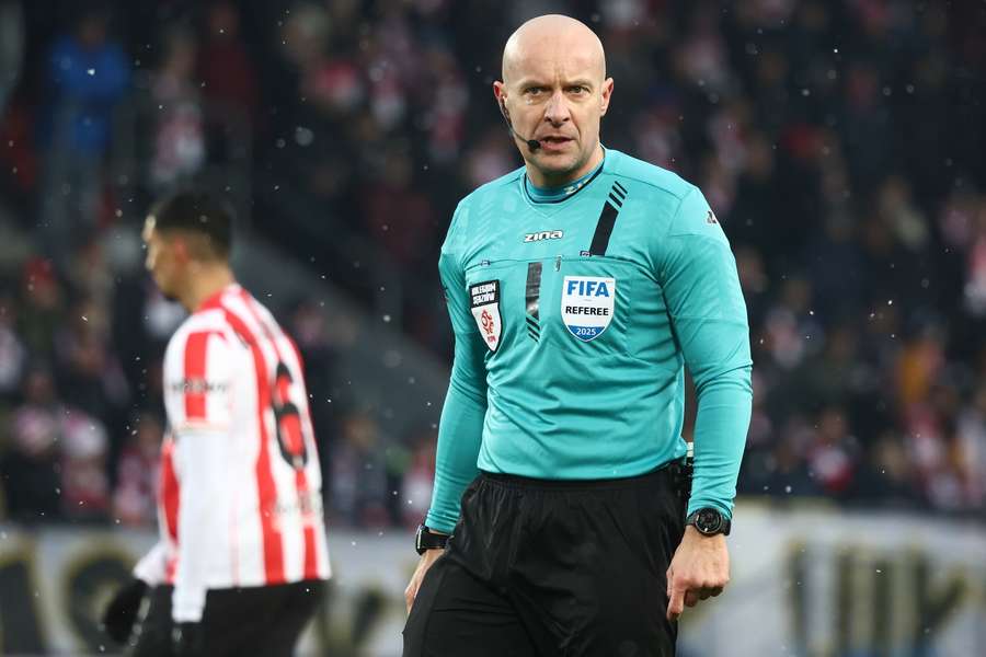 Szymon Marciniak poprowadzi we wtorek mecz Ligi Mistrzów. Polak poleci do Neapolu