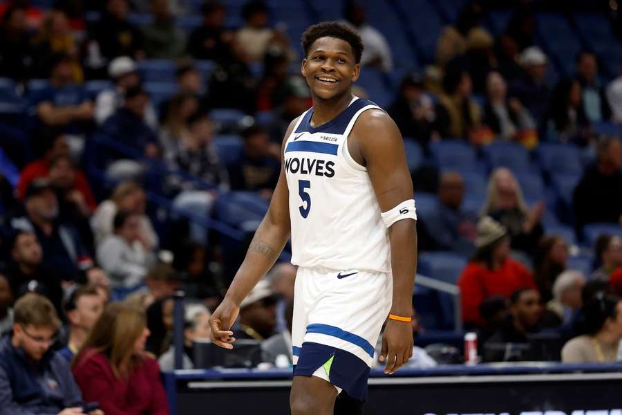 Edwards nasázel 44 bodů.