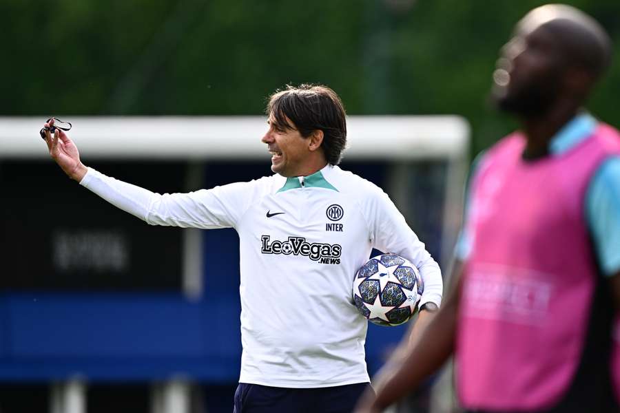 Inter Milan's Italian head coach Simone Inzaghi gives instructions during a training session 