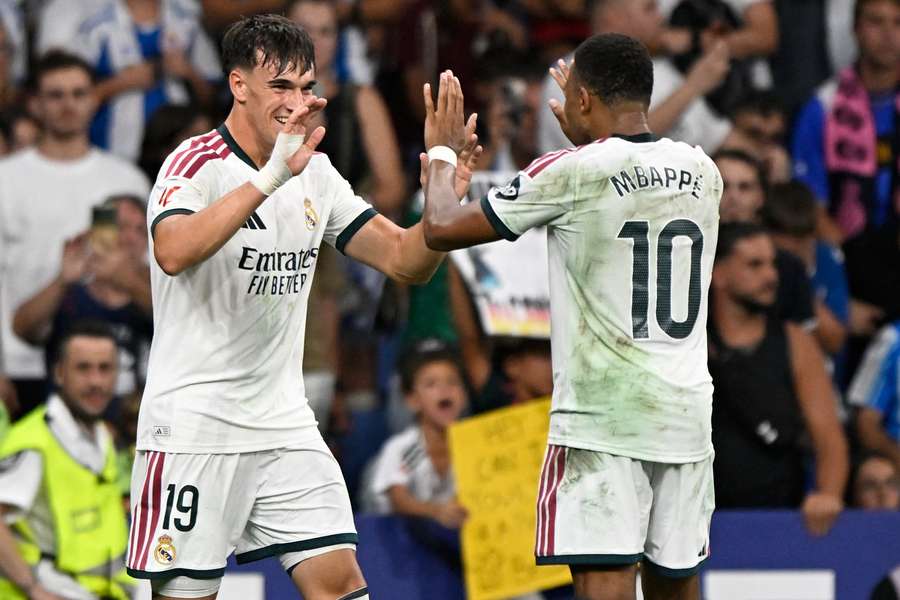 Carlos Espí marcou o gol da vitória do Real Madrid em Barcelona Carlos Espí marcou o gol da vitória do Real Madrid em Barcelona