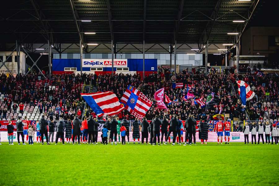 Zbrojovka je v otázce stadionu ve shodě s městským rivalem Artisem.