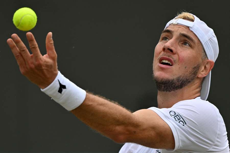 Jan-Lennard Struff muss auf das Ende seines Matches warten.