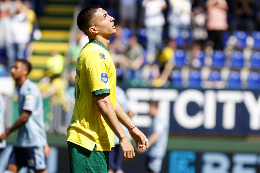 Hráči holandského Sittardu sa do európskych pohárov v budúcej sezóne nepozrú. Hráči holandského Sittardu sa do európskych pohárov v budúcej sezóne nepozrú.
