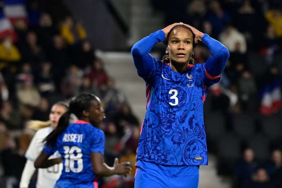 Wendie Renard onlangs in actie in een oefeninterland tegen Uruguay