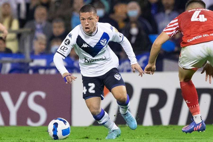 Gianluca Prestianni tem 25 jogos e 3 golos pelo Vélez