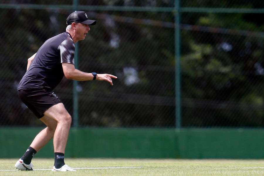 Tiago Nunes prepara o Botafogo para a temporada de 2024