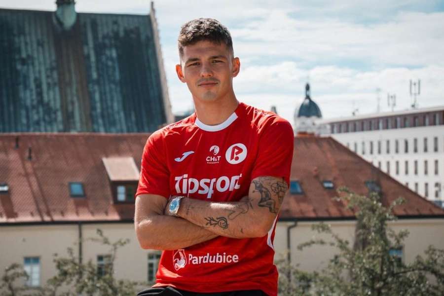 Pardubice přivedly na hostování Denise Halinského ze Slavie.