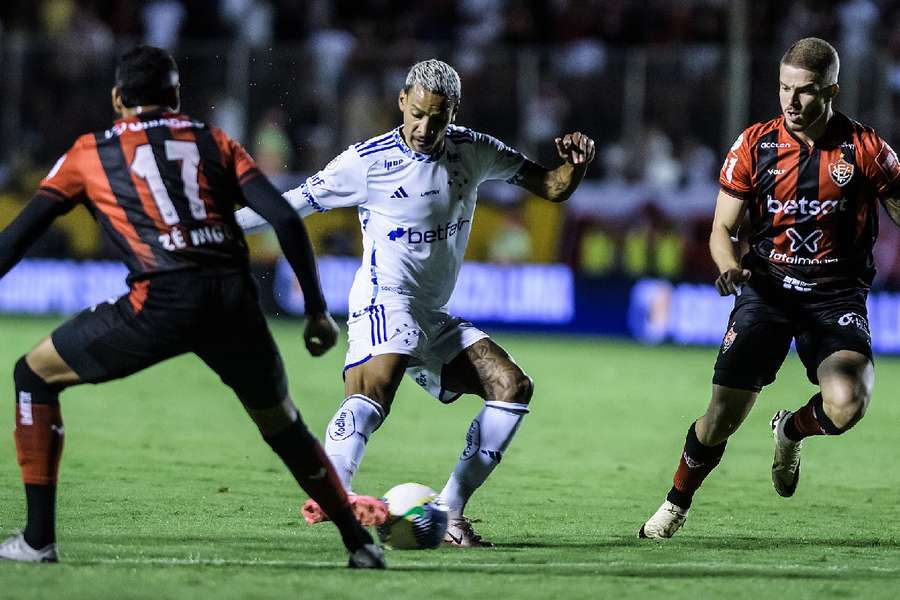 Cruzeiro pressionou no fim, mas não conseguiu o gol da vitória