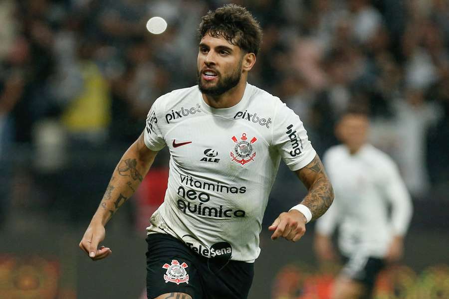 Yuri Alberto fez o gol do jogo após frango de Bento