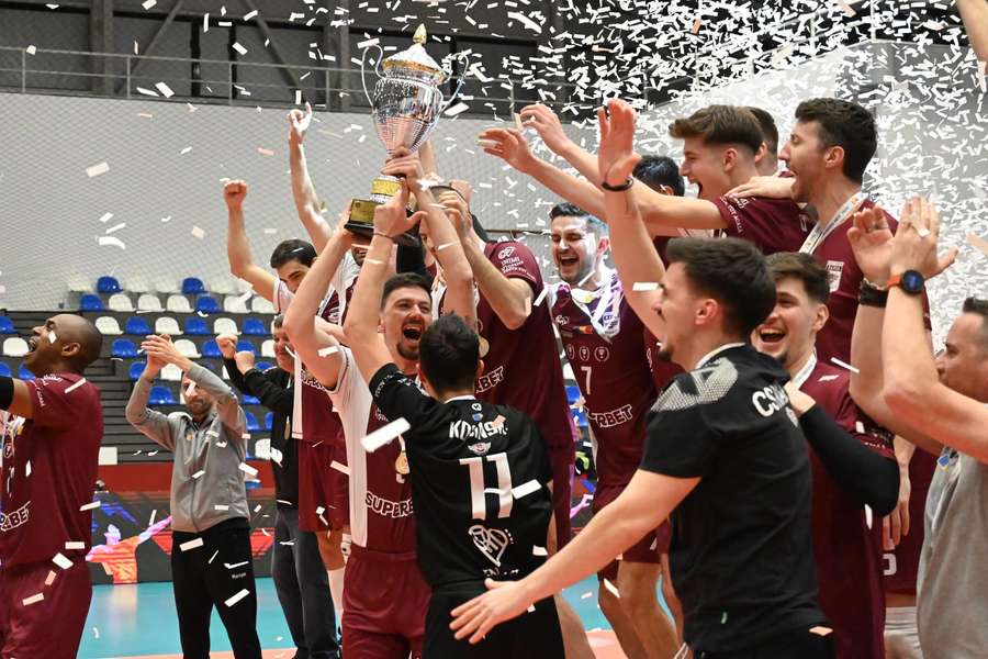 Rapid Bucureşti a cucerit în premieră Cupa României la volei masculin