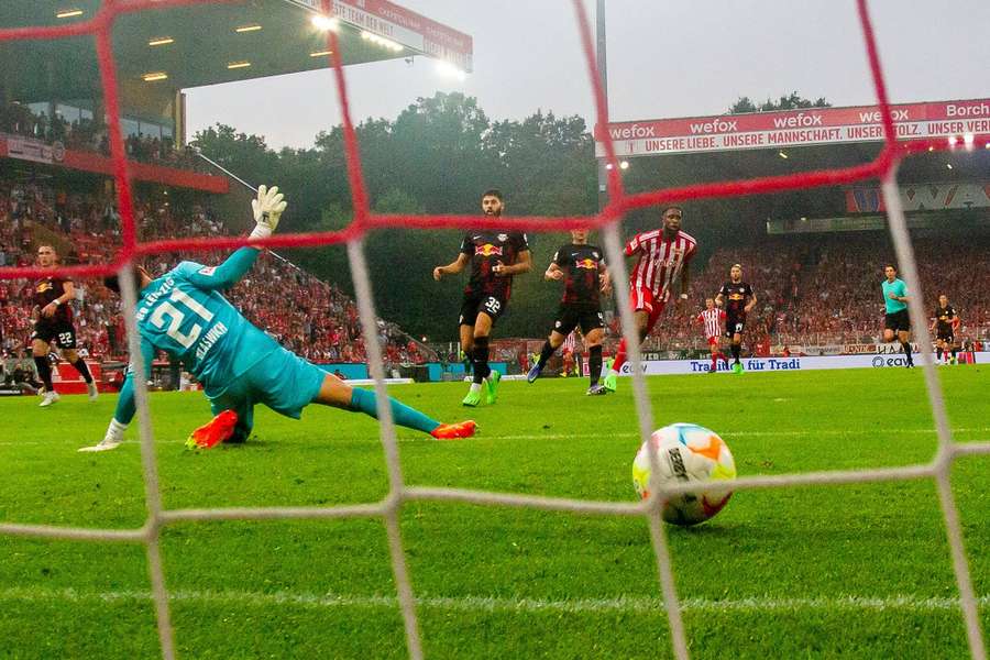 Jordan erzielt das 1:0 für Union Berlin beim Duell in der letzten Saison gegen RB Leipzig