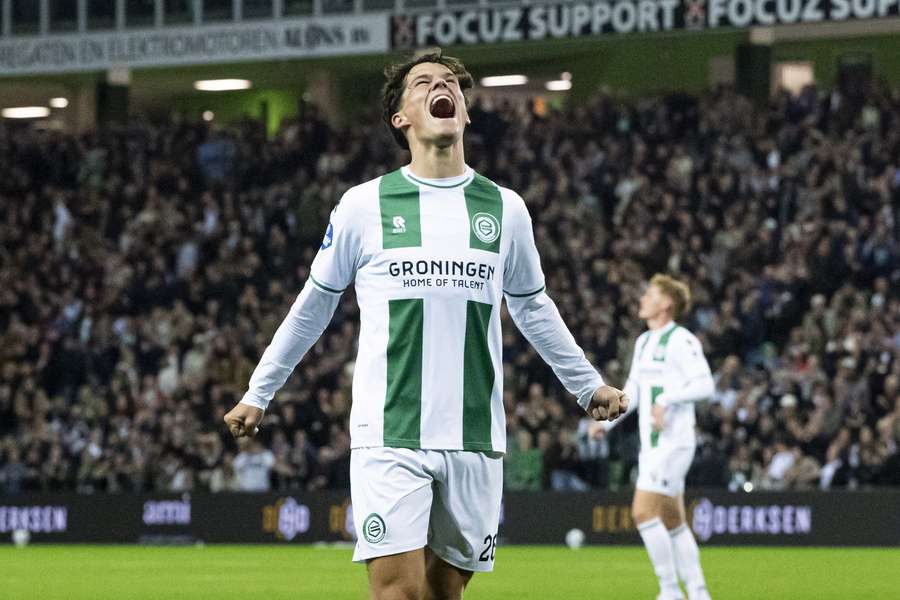 Thom van Bergen celebrates scoring against PEC Zwolle Thom van Bergen celebrates scoring against PEC Zwolle