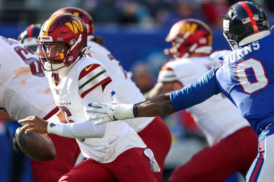 Jayden Daniels (l.) und die Washington Commanders haben ihre gute Form in der NFL unter Beweis gestellt.