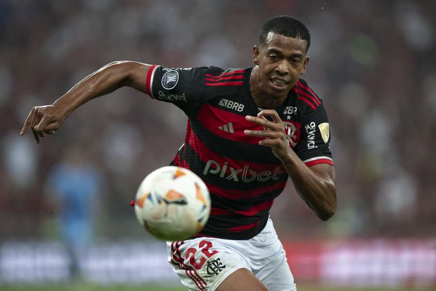 Carlinhos apareceu bem no Nova Iguaçu, mas não rendeu no Fla